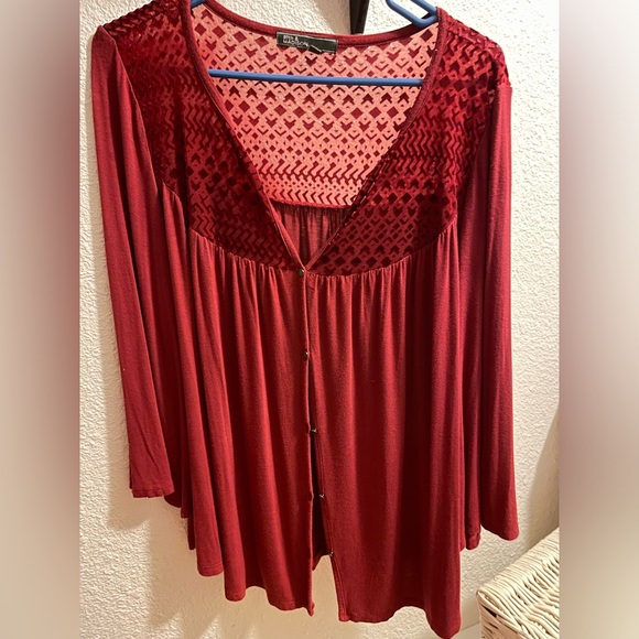 NWOT 89th & Madison burgundy top sz L - velvet pattern on shoulder & 3/4 sleeve - Picture 5 of 6